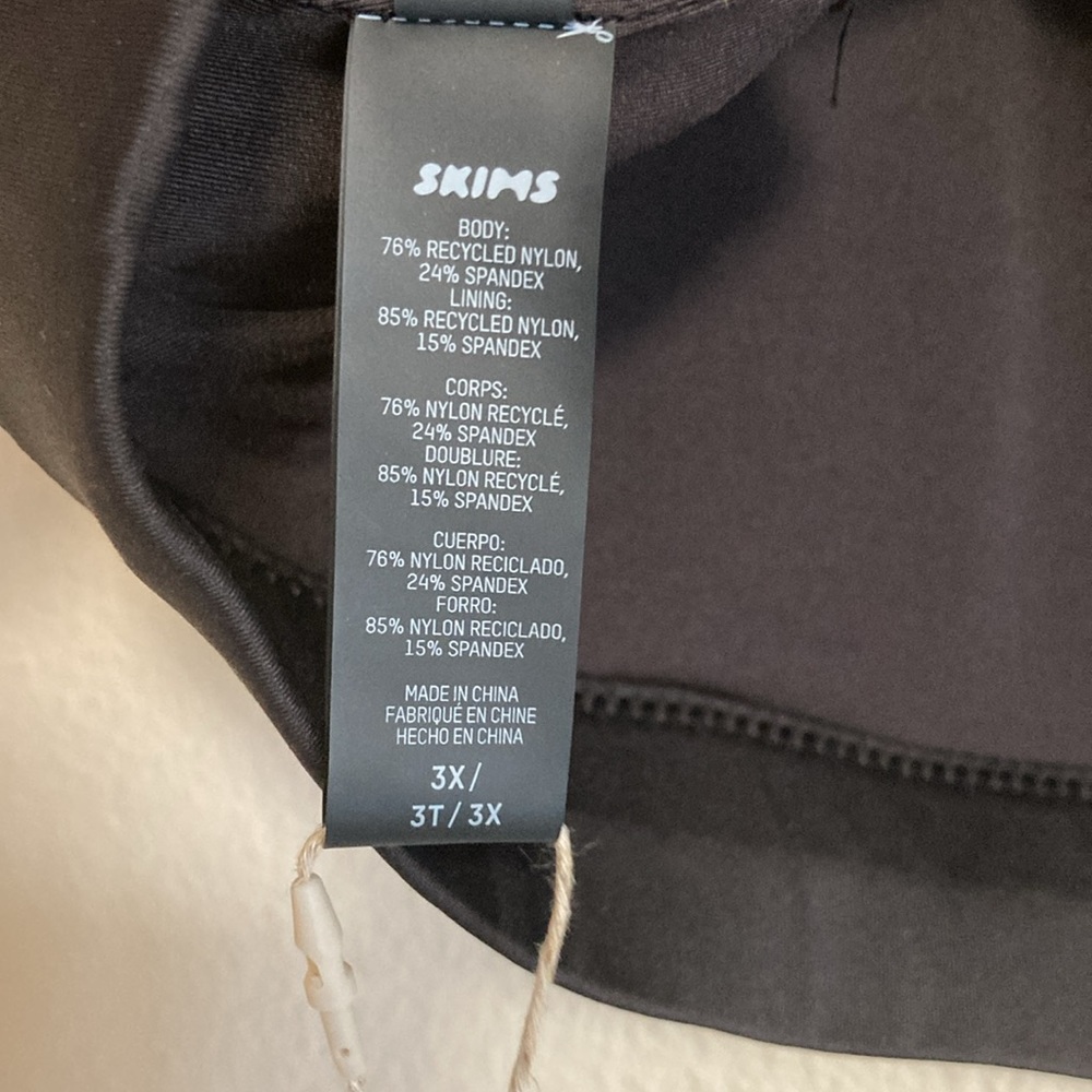 SKIMS Recycled Swim Tank Bikini Top in Onyx (Size 3X) - Picture 8 of 8